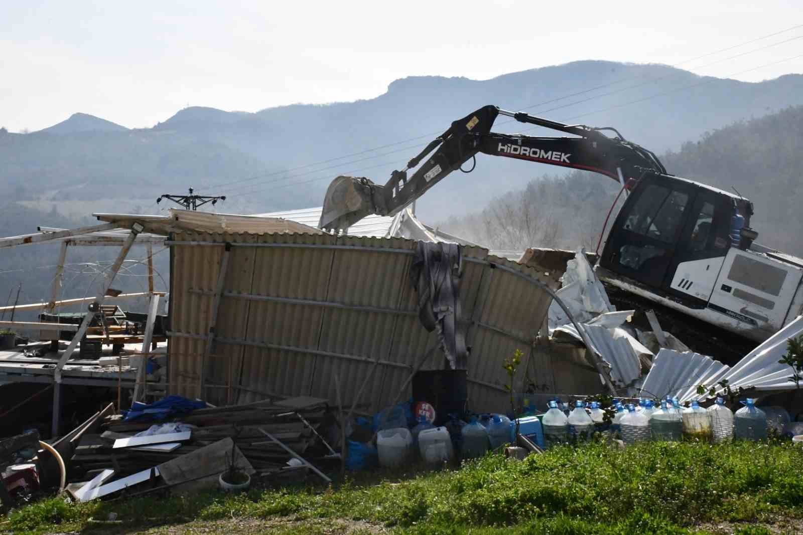 Tarım arazilerindeki tiny house&rsquo;lar bir bir yıkıldı
