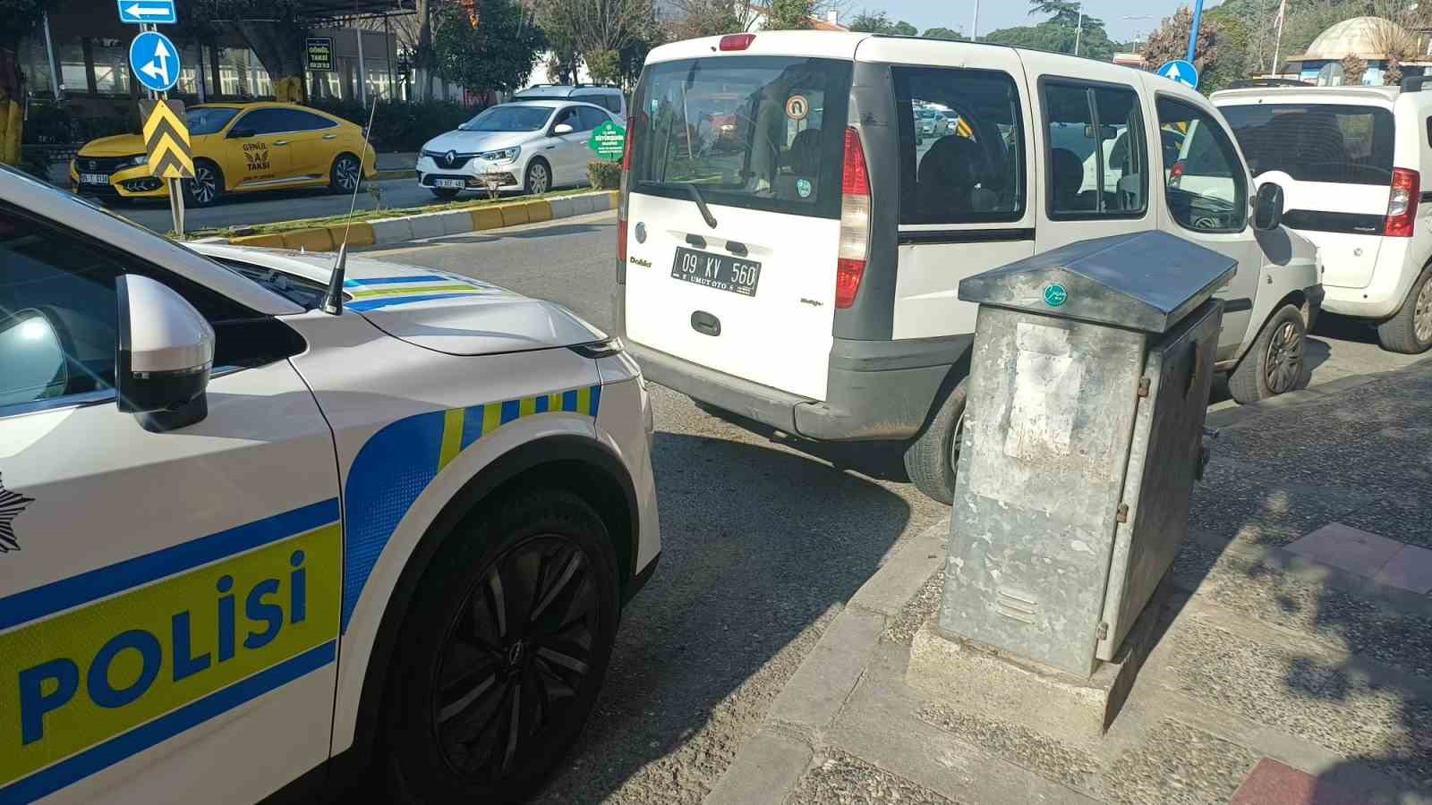 Ticari ara&ccedil;la &ccedil;arpışan motosiklet s&uuml;r&uuml;c&uuml;s&uuml; yaralandı
