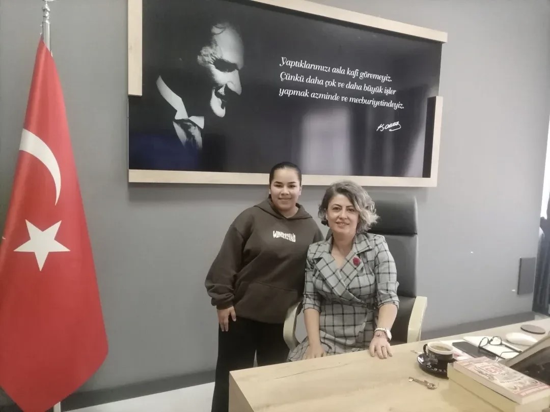 Edirne&rsquo;de &ouml;ğrencilerden sosyal deney: Yere atılan &ccedil;&ouml;pe duyarlılık
