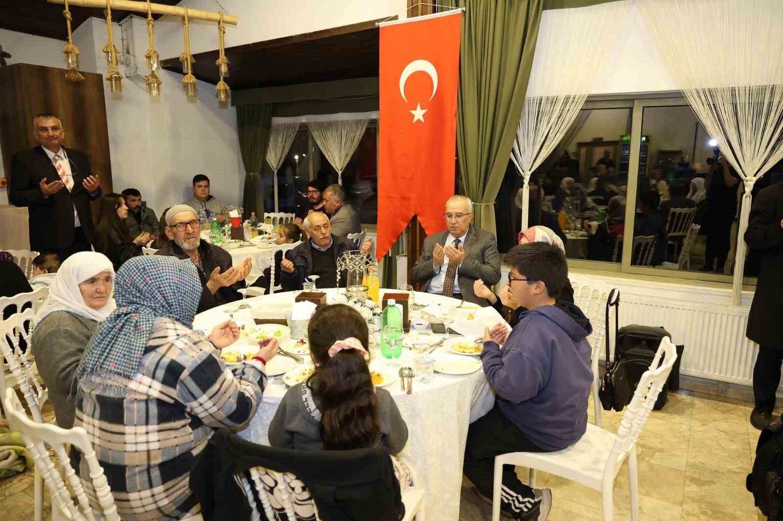 &Ccedil;ameli protokol&uuml; şehit ve gazi aileleriyle iftar sofrasında buluştu
