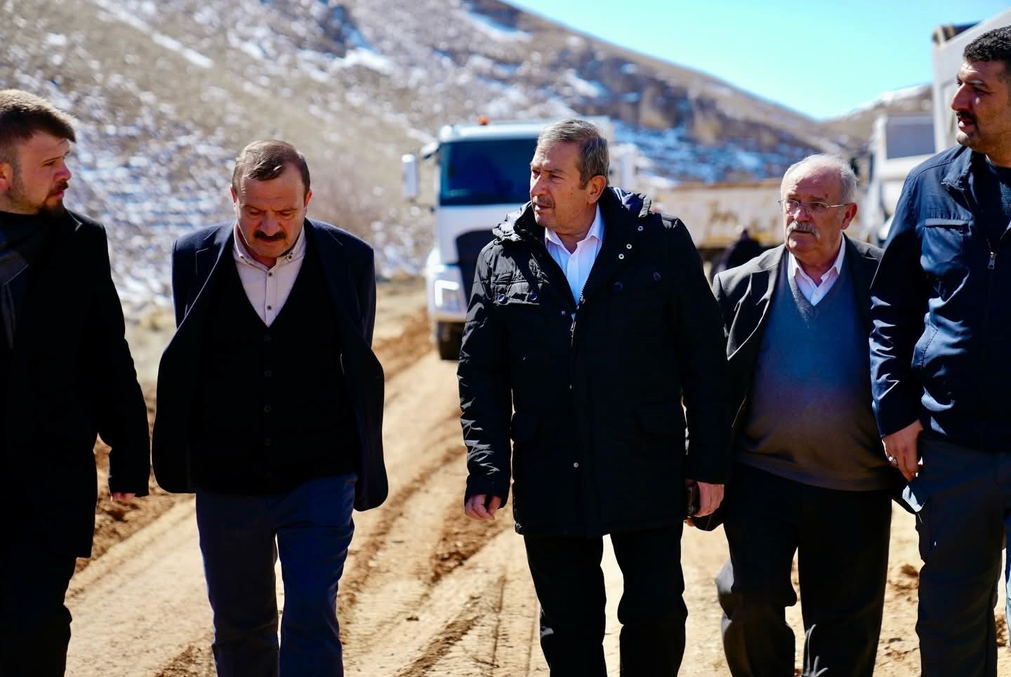 Darende&rsquo;de stabilize yol &ccedil;alışmaları i&ccedil;in saha incelemesi
