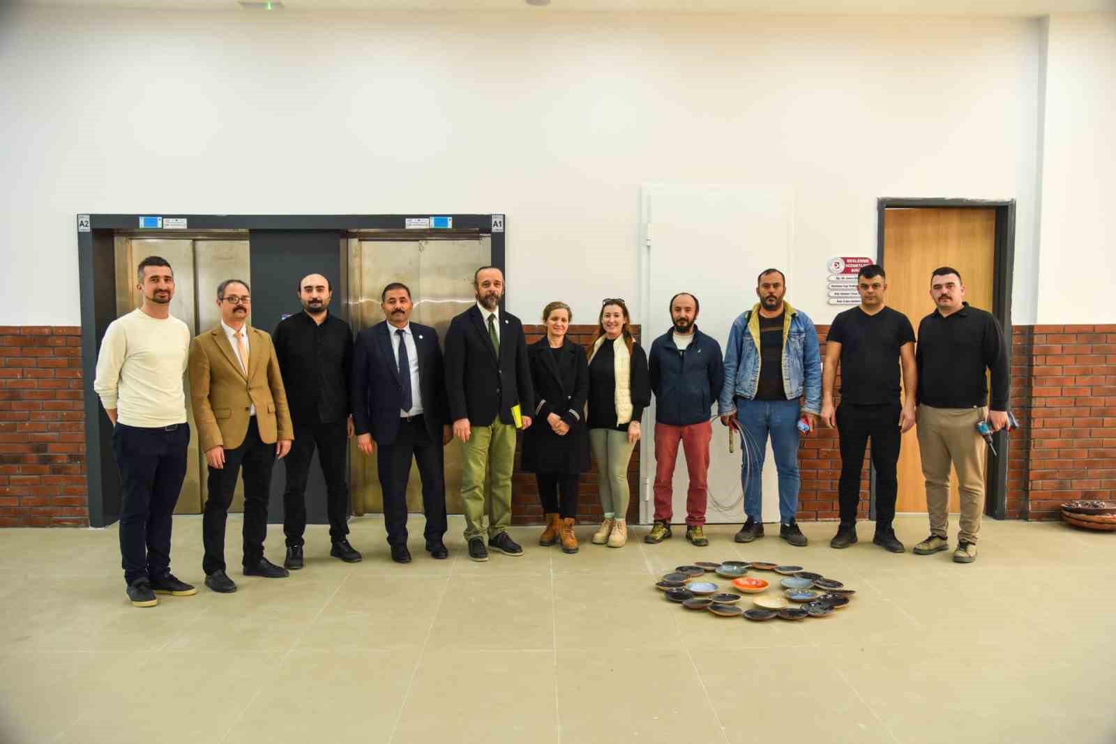 BŞEÜ yemekhanesine sanatsal dokunuş