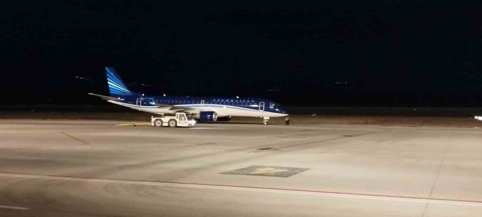 Bak&uuml;-Nah&ccedil;ıvan seferini yapan yolcu u&ccedil;ağı saldırı nedeniyle Iğdır&rsquo;a indi
