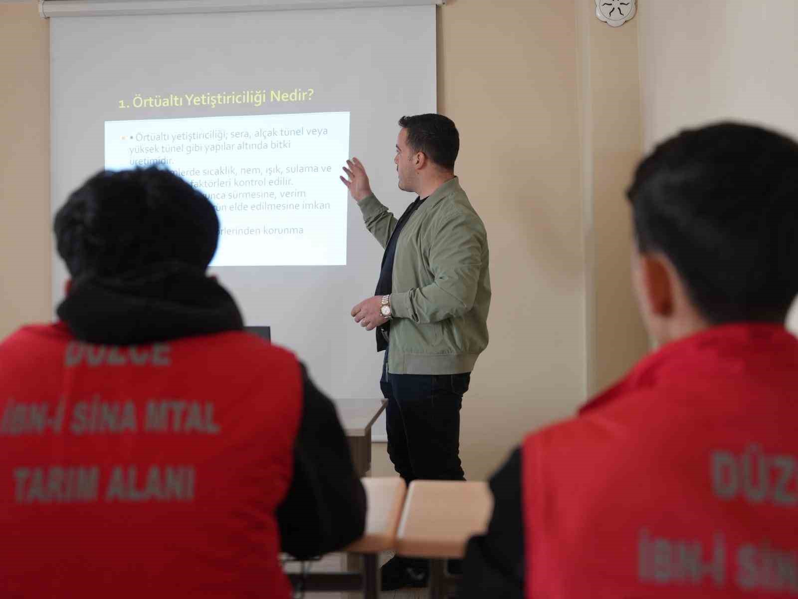 Tarım Akademisi&rsquo;nden tarımsal kalkınmaya destek: &Ouml;ğrenciler &ouml;ğrendiklerini sahada uyguluyor
