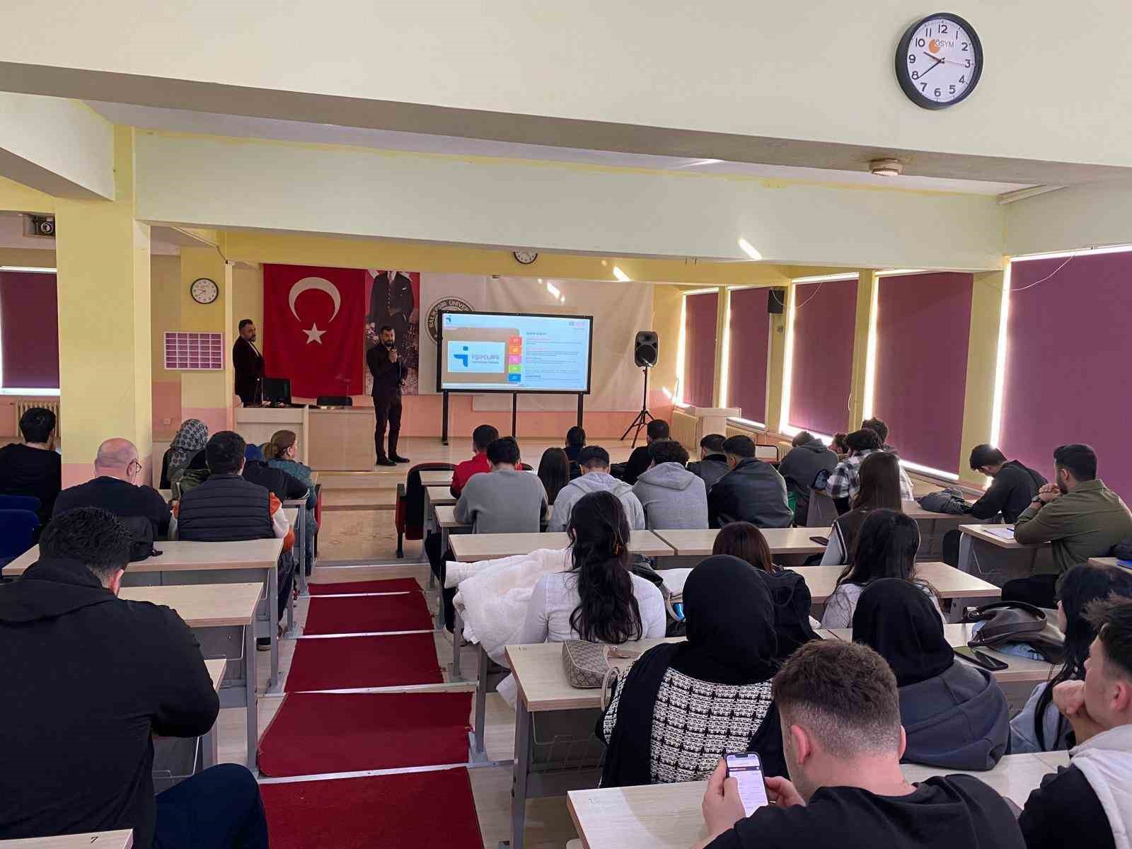 Edremit MYO &rsquo;da CV hazırlama, m&uuml;lakat ve iş arama becerileri semineri d&uuml;zenlendi
