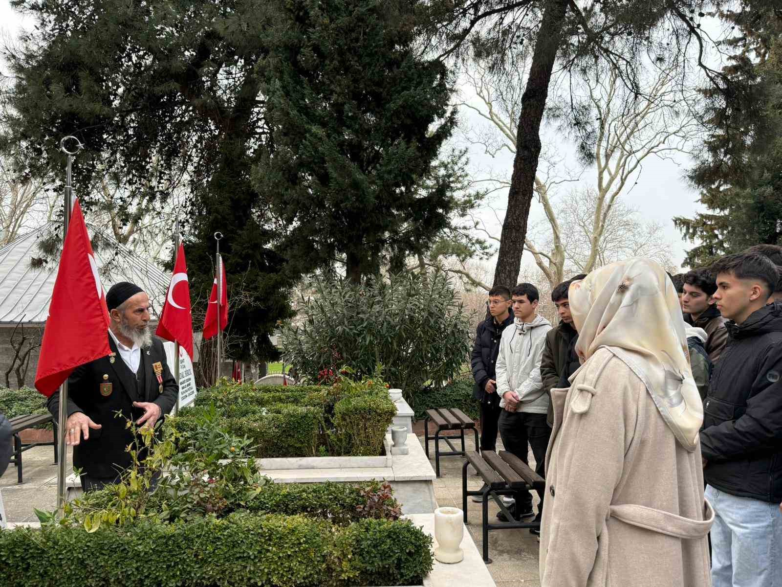 &Ouml;ğrenciler ve şehit aileleri aynı sofrada buluştu
