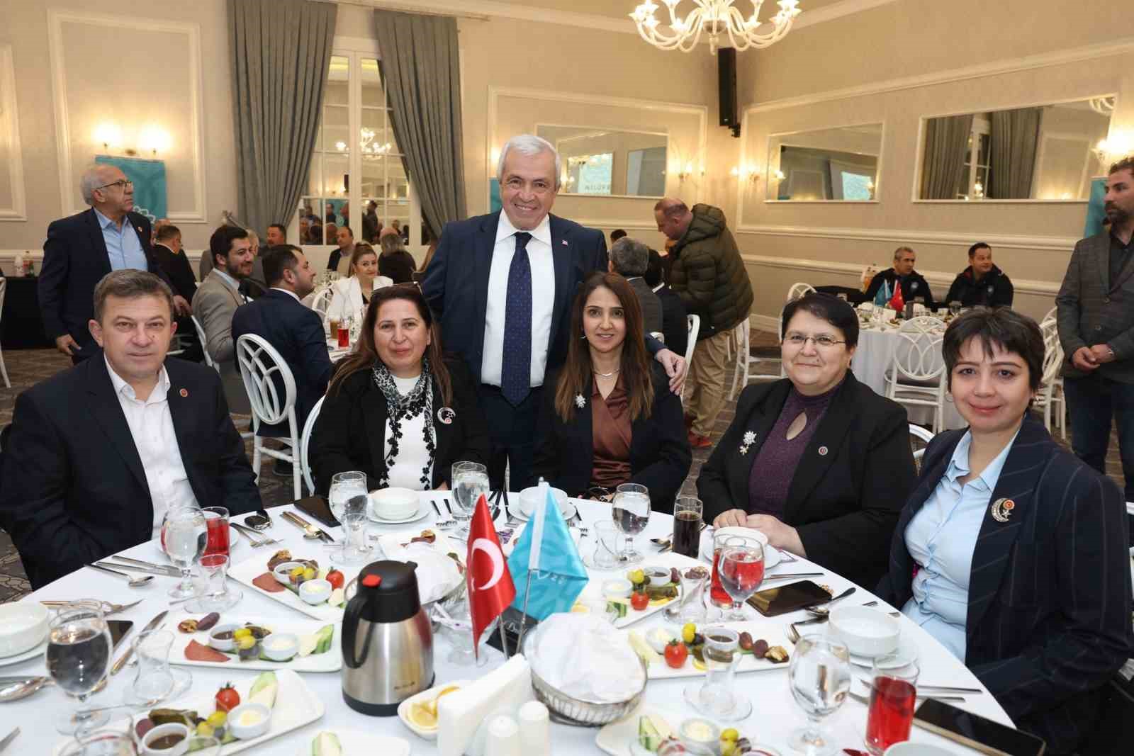 Nil&uuml;fer kardeşlik sofrasında buluştu
