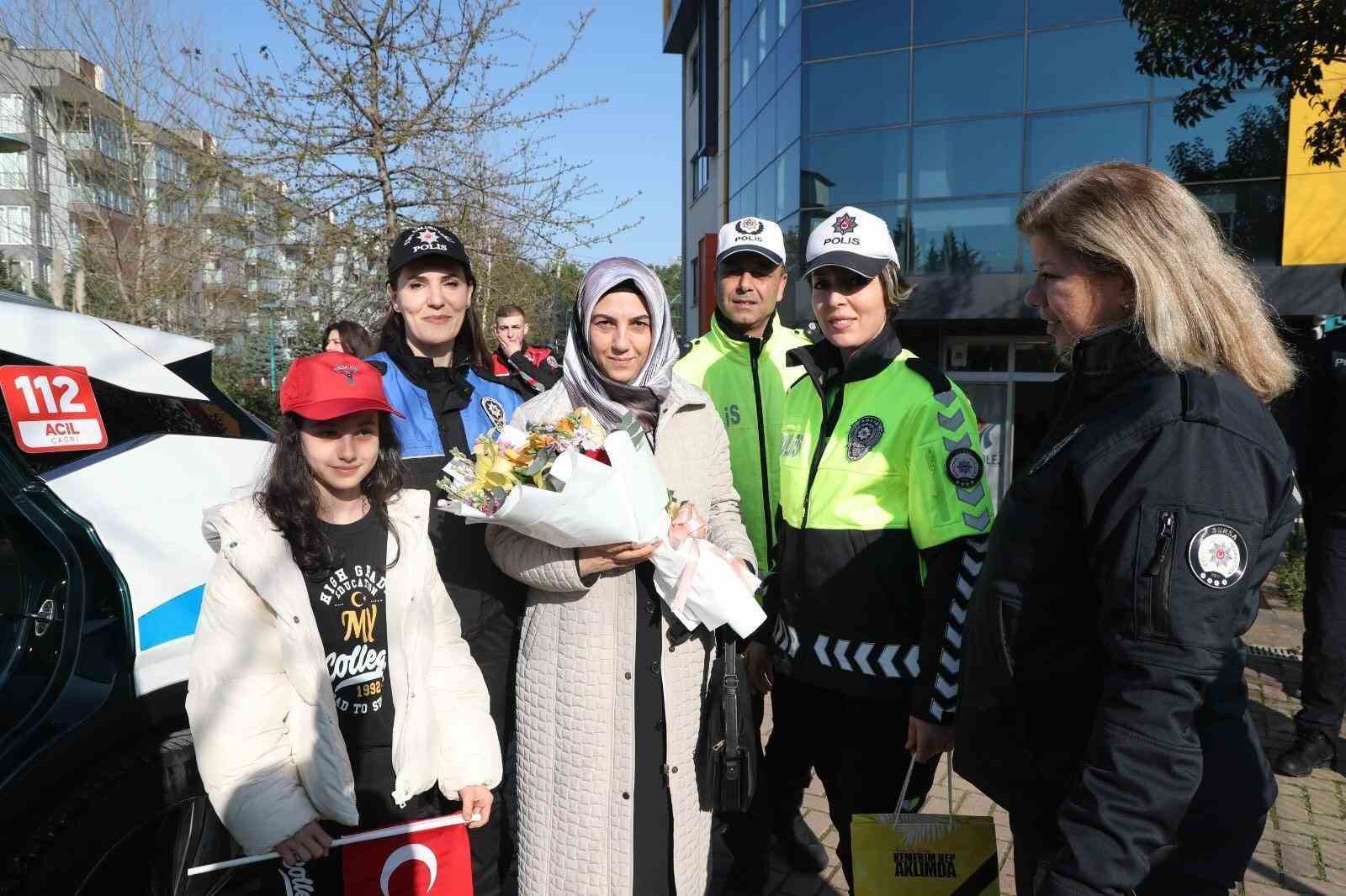 Bursa&rsquo;da &ouml;ğrencilere polislik tanıtımı ve g&uuml;venlik bilgilendirmesi

