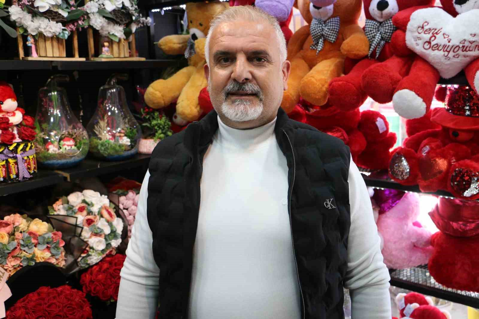 8 Mart &ouml;ncesi &ccedil;i&ccedil;ek&ccedil;ilerde yoğun hazırlık
