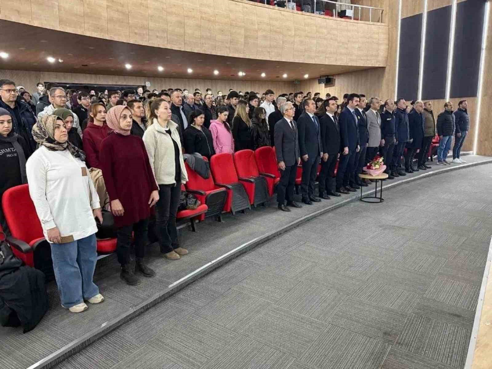 &Ouml;ğrencilere siber su&ccedil;lar ve yasa dışı bahisle m&uuml;cadele semineri verildi
