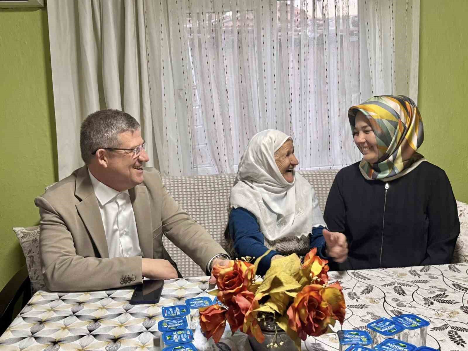 Başkan Subaşıoğlu, Ramazan&rsquo;ın bereketini g&ouml;n&uuml;l sofralarında paylaşıyor
