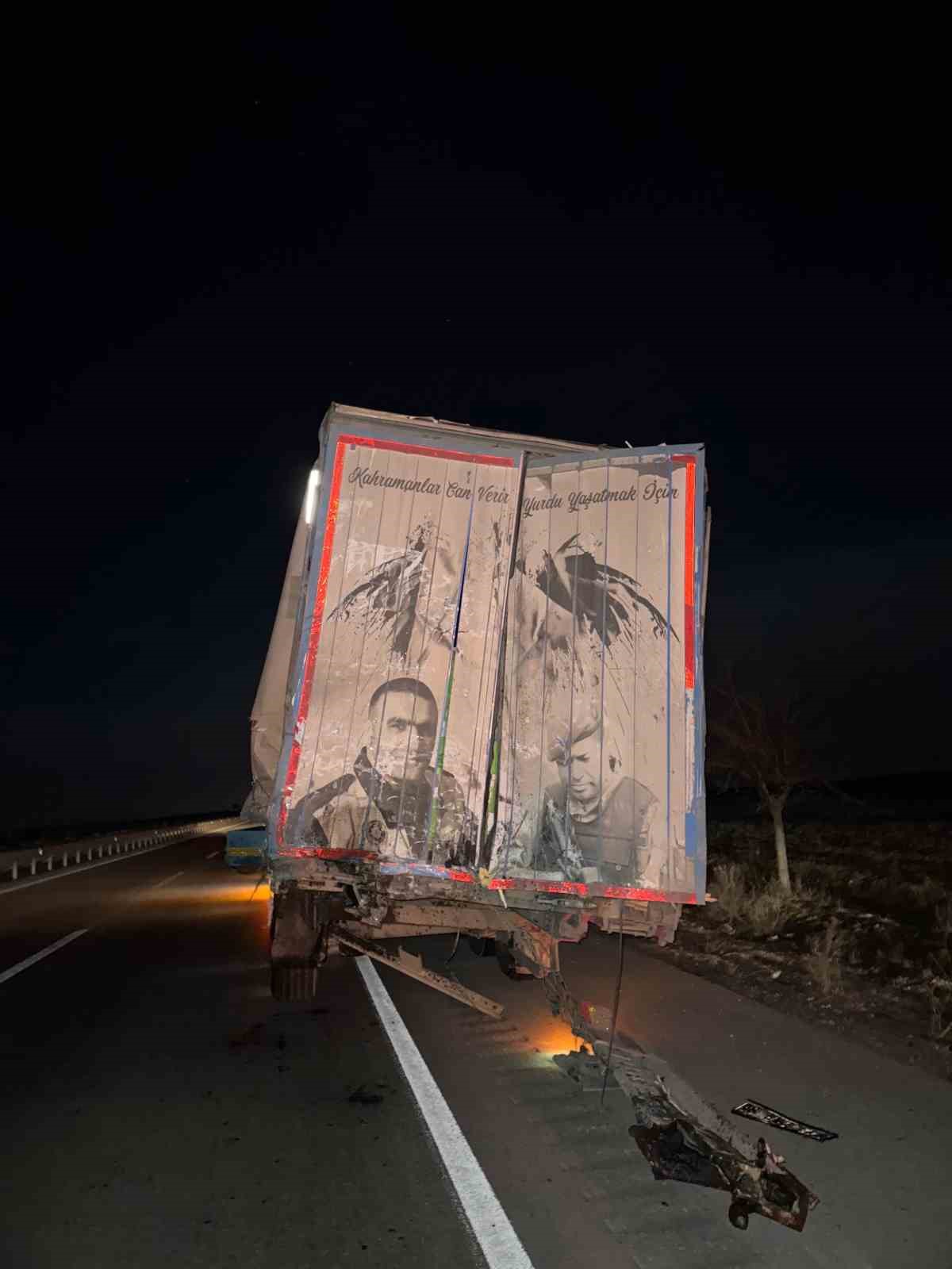 Konya&rsquo;da kamyon tıra arkadan &ccedil;arptı: 1 yaralı
