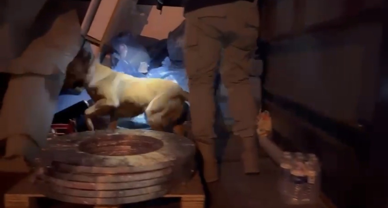 Marş dinamosundan uyuşturucu çıktı: Narkotik köpeği Pera’nın dikkati ele verdi
