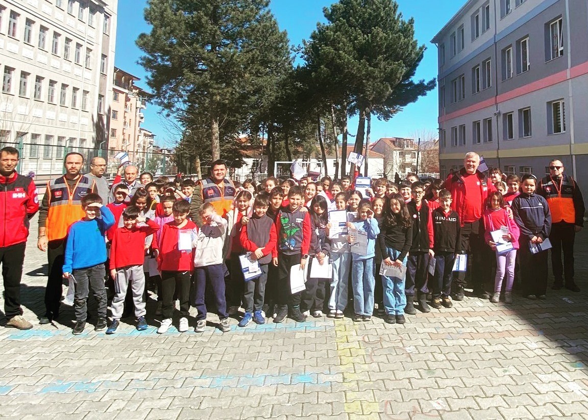 Simav&rsquo;da &ouml;ğretmen ve &ouml;ğrencilere Okul Afet Farkındalık eğitimi verildi
