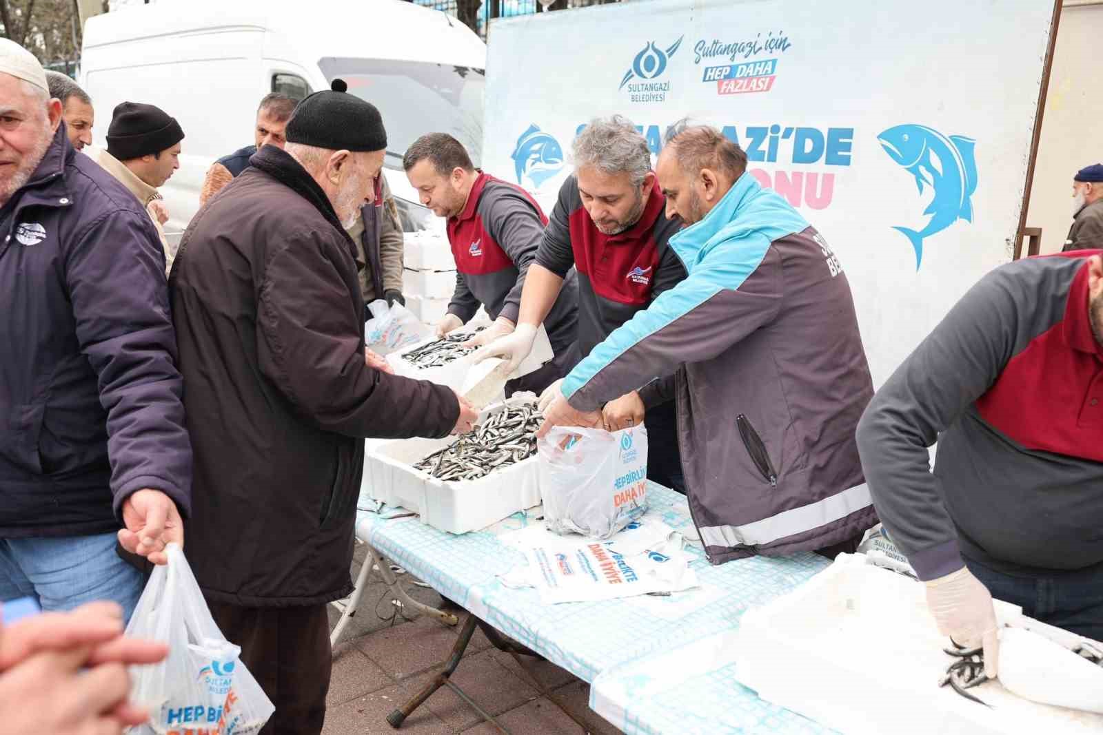 Sultangazi Belediyesi Ramazan&rsquo;da da balık dağıtımını s&uuml;rd&uuml;r&uuml;yor
