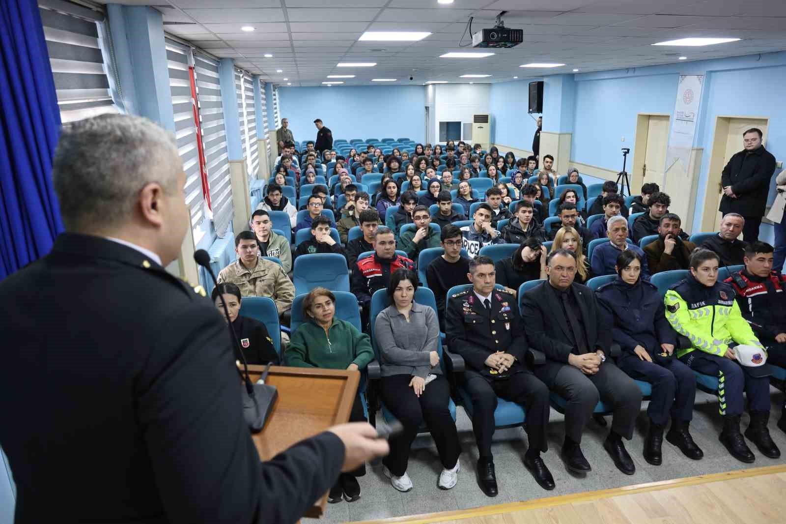 Jandarma Sahil Güvenlik Akademisi Aksaray’da öğrencilere tanıtıldı