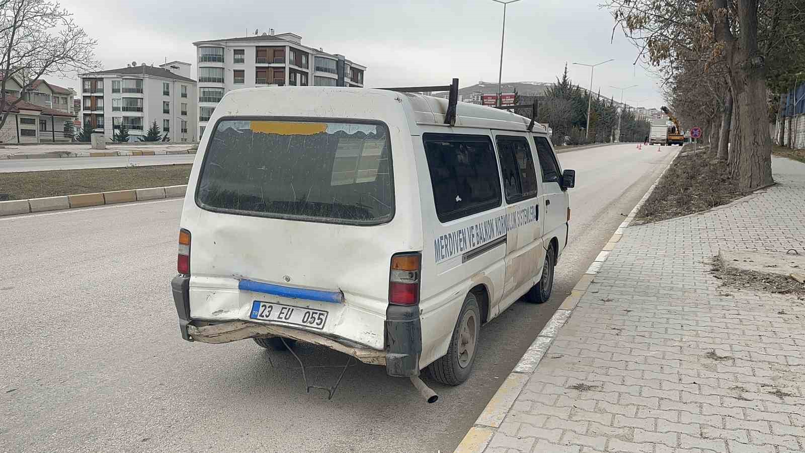 Elazığ&rsquo;da zincirleme trafik kazası: 1 yaralı
