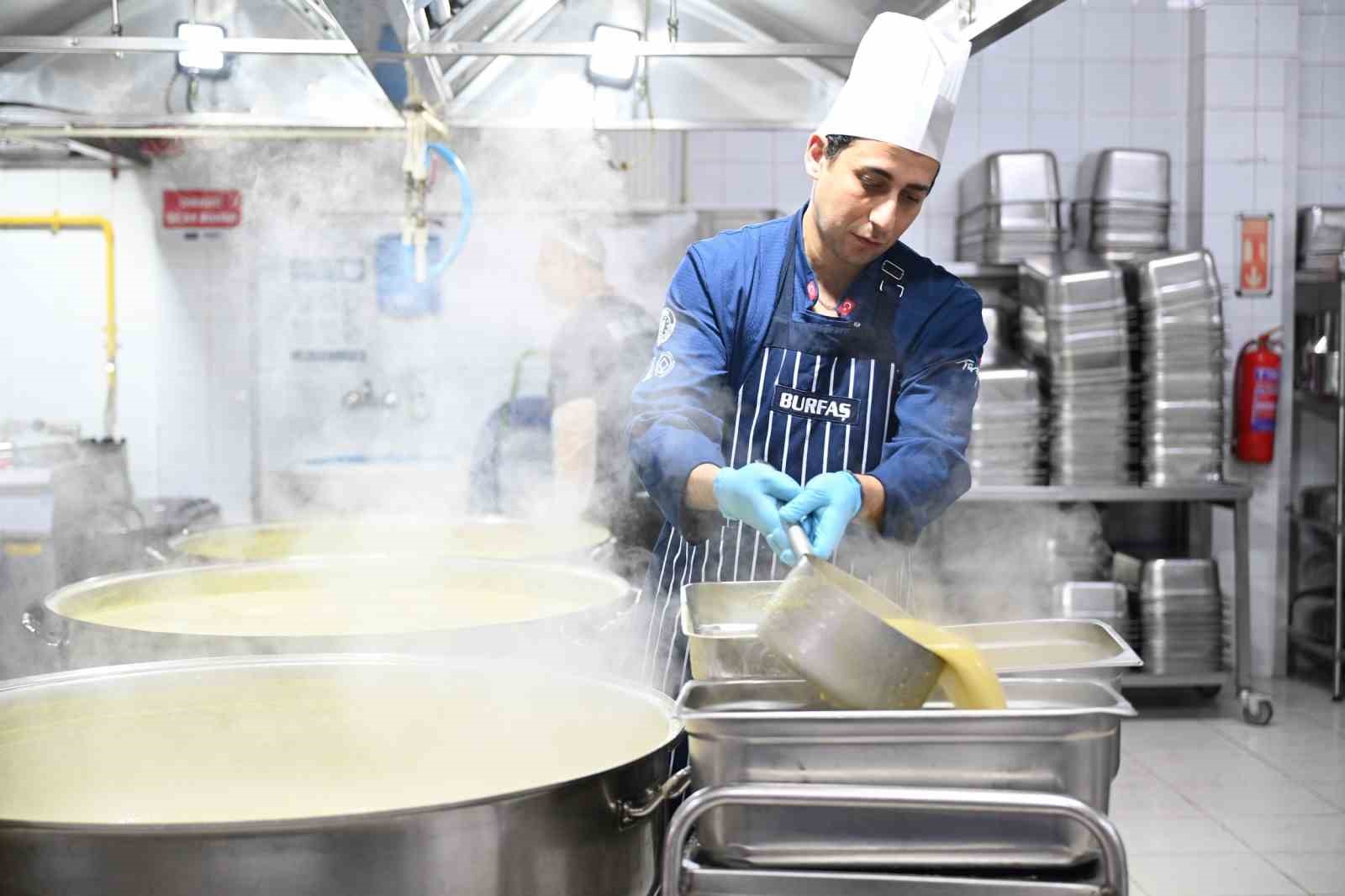 Bursa&rsquo;nın dayanışma mutfağı b&uuml;y&uuml;yor
