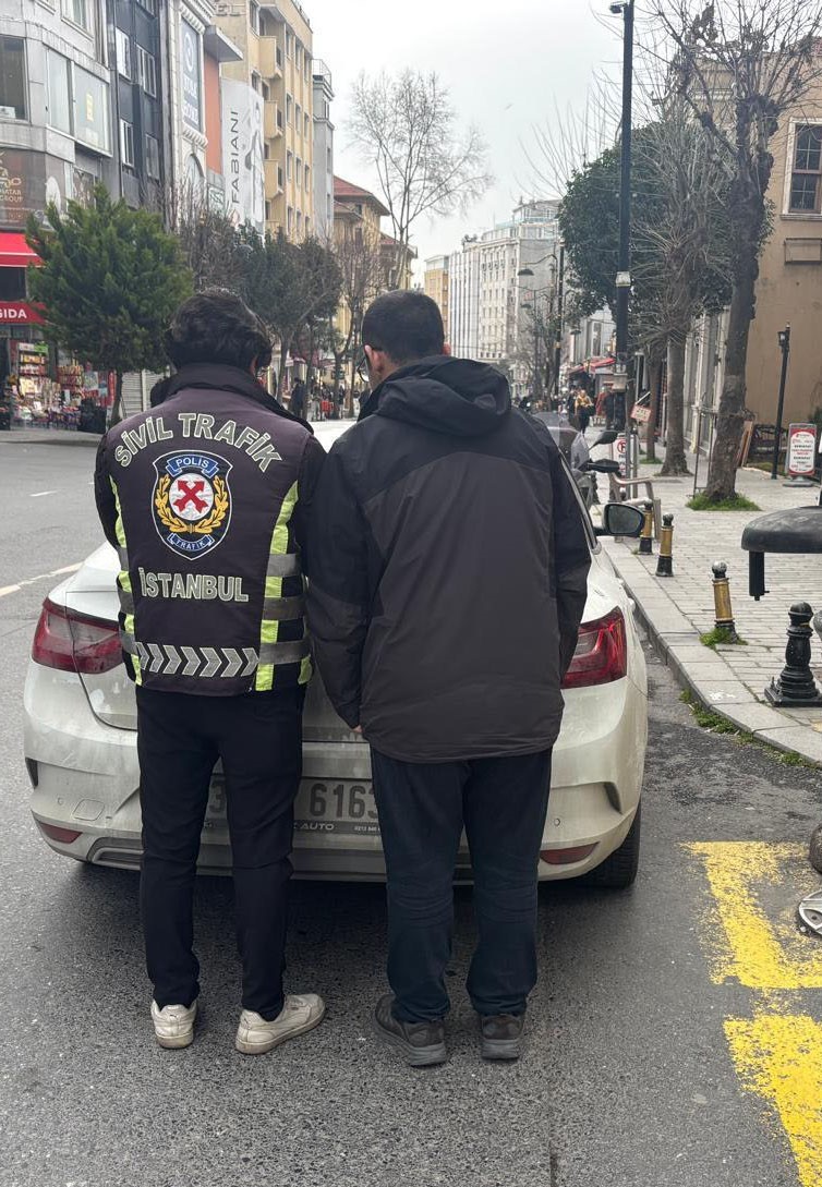 Trafikte hem drift hem de makas attılar: Ehliyeti daimi olarak iptal edildi

