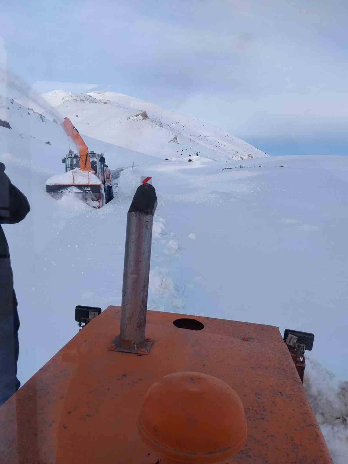 Tomarza-Arslantaş ve Tufanbeyli-Ayvat Yolu yeniden ulaşıma a&ccedil;ıldı
