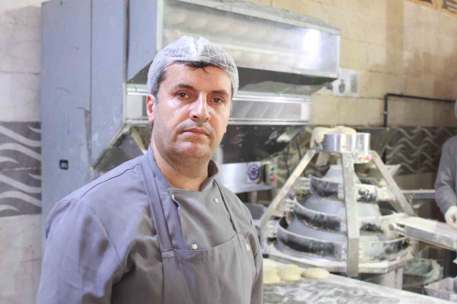 Siirt&rsquo;te &ouml;ğrenciler Ramazan&rsquo;da g&uuml;nl&uuml;k 7 bin ekmek &ccedil;ıkarıyor
