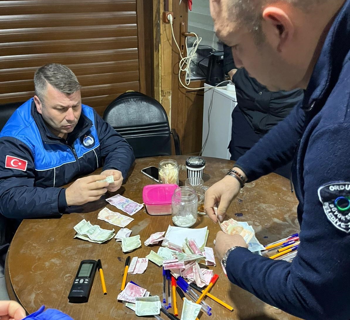 Ordu&rsquo;da zabıta ekiplerinden duygu istismarcılarına operasyon
