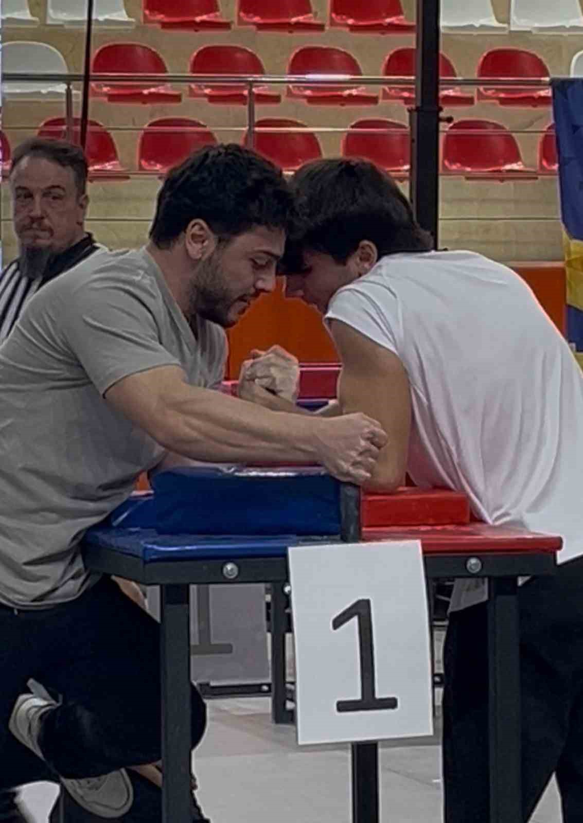 BEUN&rsquo;lu D&uuml;nya Şampiyonu İsmail Hacı Bekar&rsquo;dan &ccedil;ifte altın madalya
