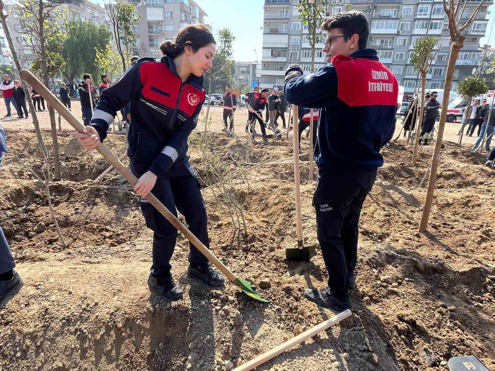 İzmir&rsquo;de 4 bin 200 ağa&ccedil;lık &rsquo;İtfaiye Korusu&rsquo; a&ccedil;ıldı
