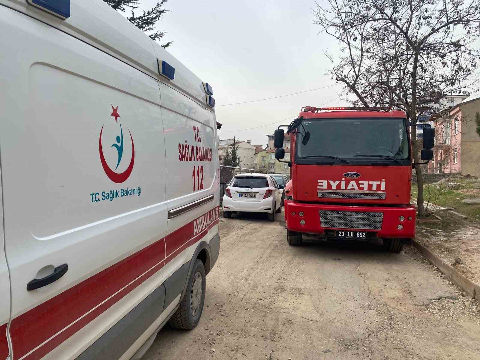 Haber alınamayan yaşlı kadın i&ccedil;in ekipler seferber oldu: Banyoda d&uuml;şt&uuml;ğ&uuml; ortaya &ccedil;ıktı
