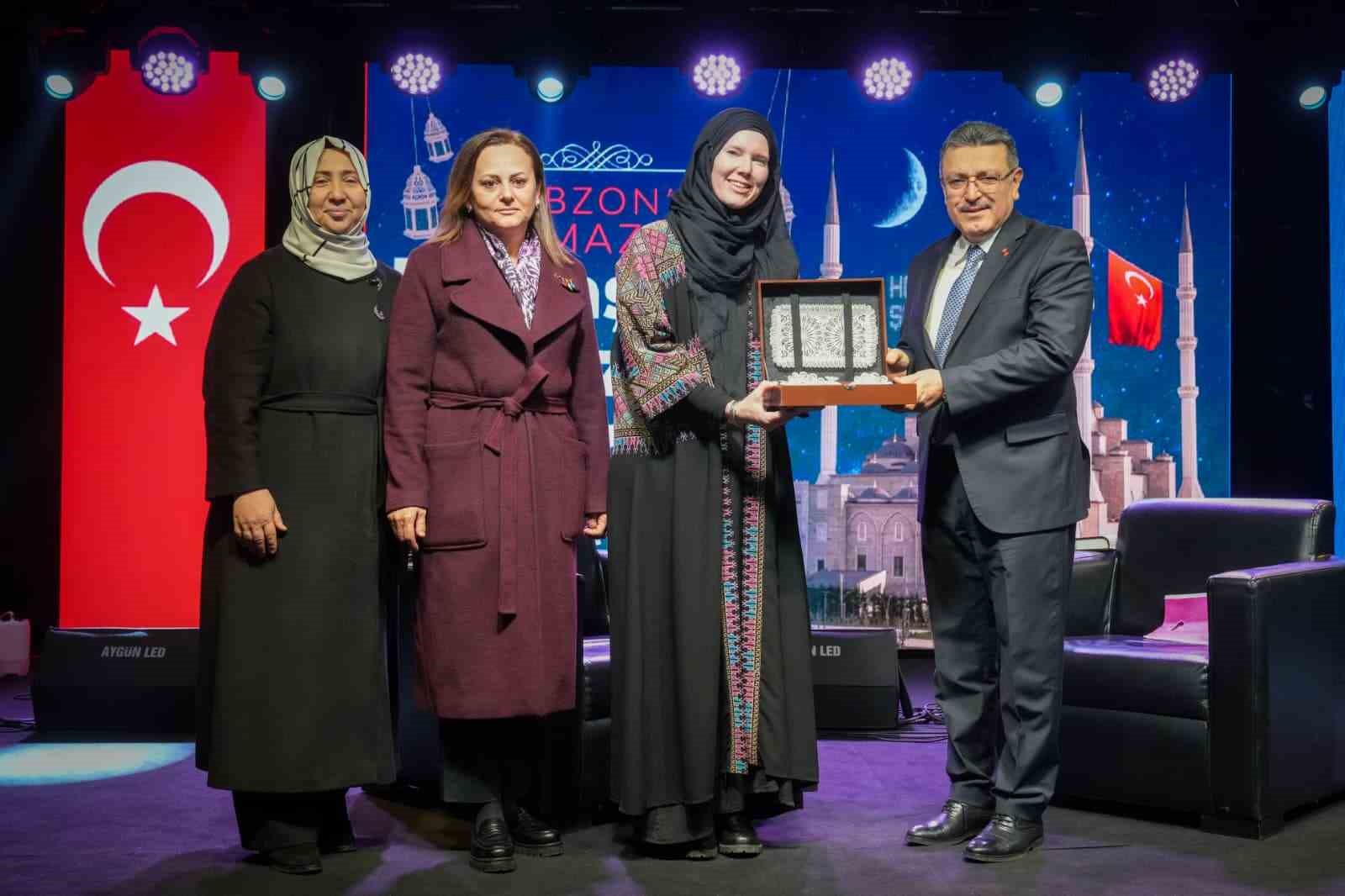 Kanadalı yazar Jenny Molendyk: "M&uuml;sl&uuml;manlık bana Allah&rsquo;tan bir hediye"
