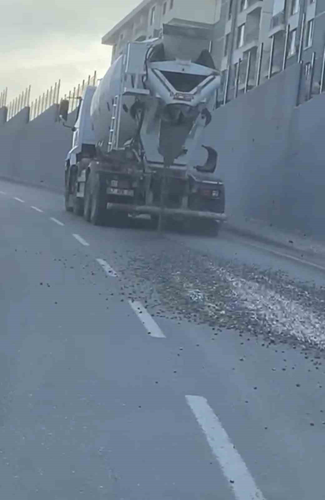 Yola beton d&ouml;ken s&uuml;r&uuml;c&uuml;ye 3 bin TL ceza
