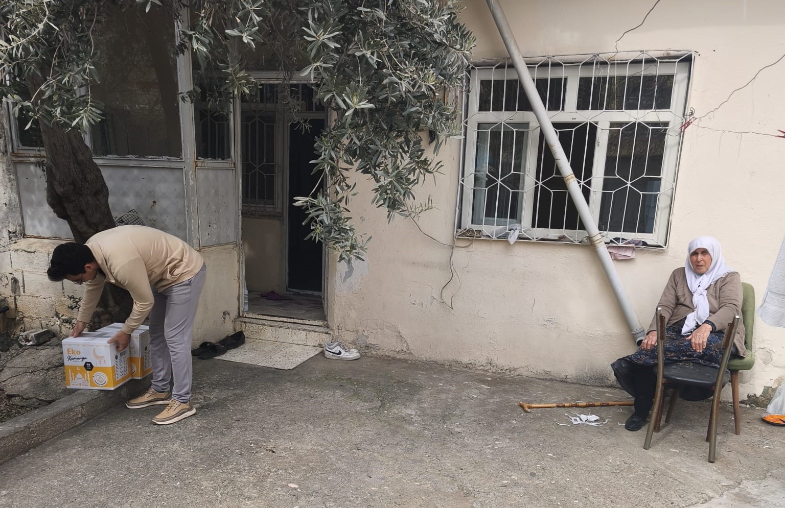 Kahta KYK &Ouml;ğrencilerinden Ramazan&rsquo;da g&ouml;n&uuml;llere dokunan yardım

