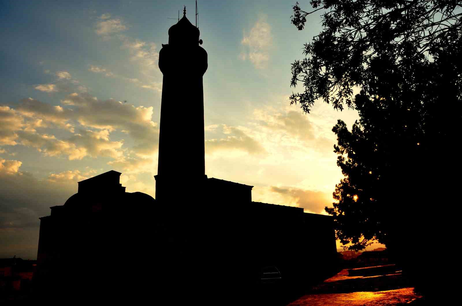800 yıllık Sel&ccedil;uklu camisi meraklılarını bekliyor
