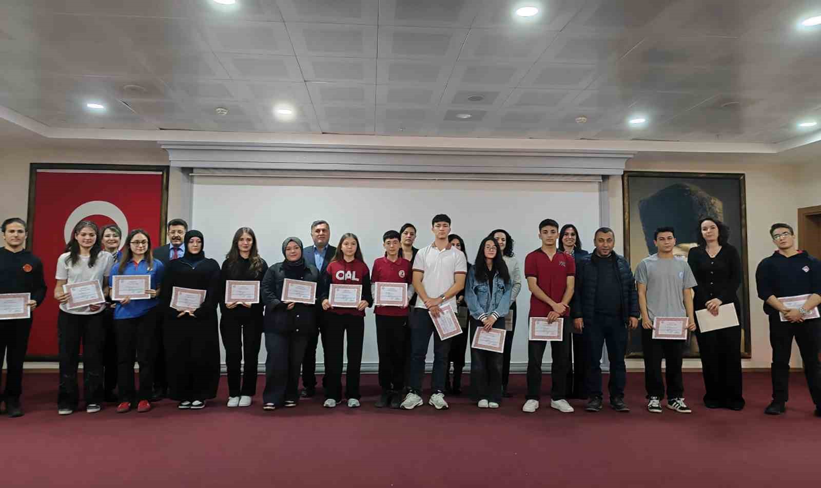 İstikl&acirc;l Marşı&rsquo;nı g&uuml;zel okuma yarışması birincileri belli oldu
