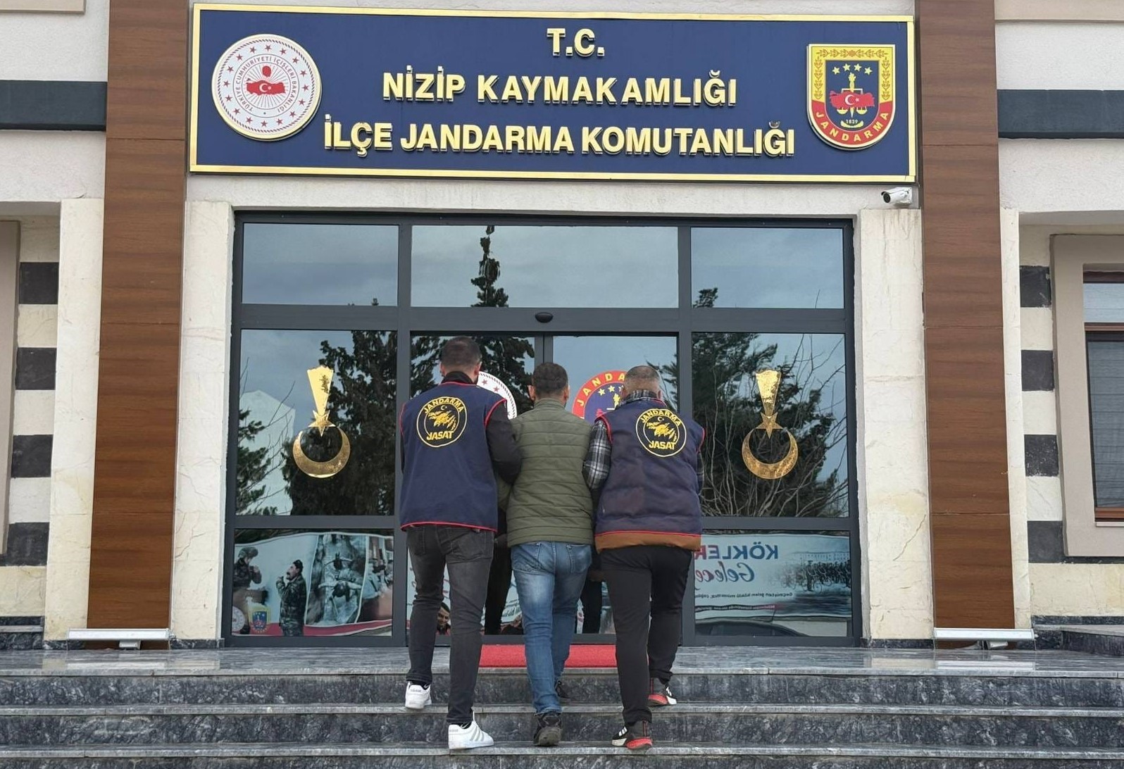 Kesinleşmiş 11&rsquo;er yıl cezayla aranan 3 şahıs yakalandı
