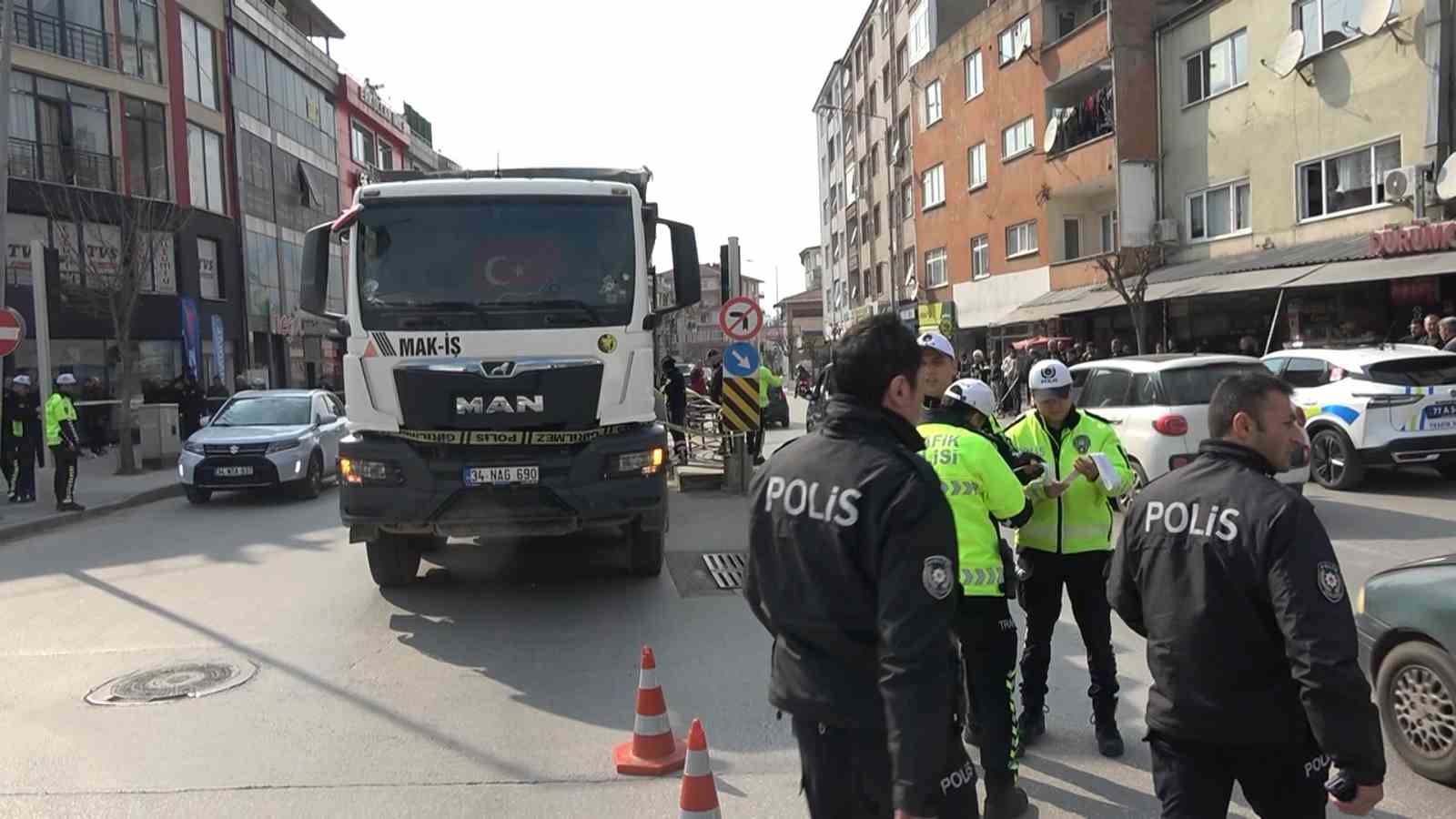 Yalova&rsquo;da kamyonun ezdiği yaşlı adam hayatını kaybetti
