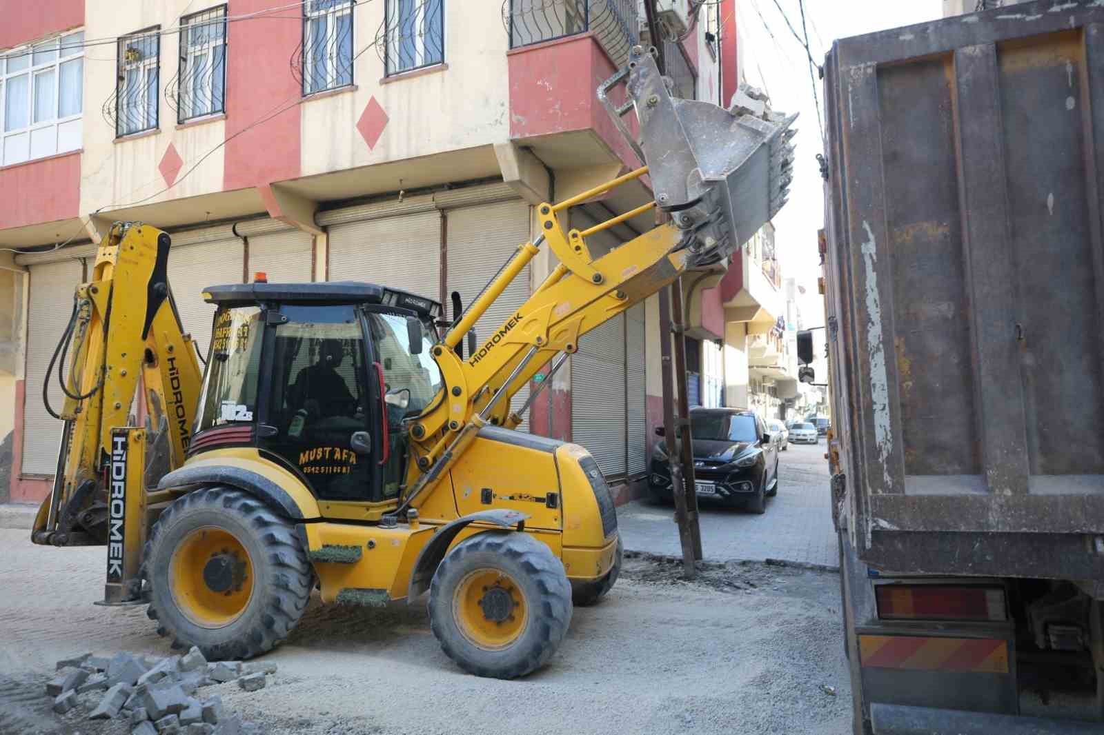 Eyy&uuml;biye&rsquo;de yol ve parklar yenileniyor
