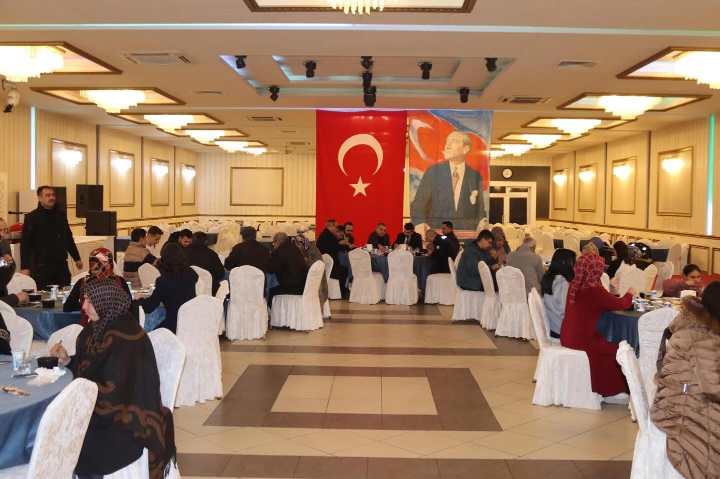 Tomarza&rsquo;da D&uuml;nya Yetimler G&uuml;n&uuml;&rsquo;nde anlamlı iftar
