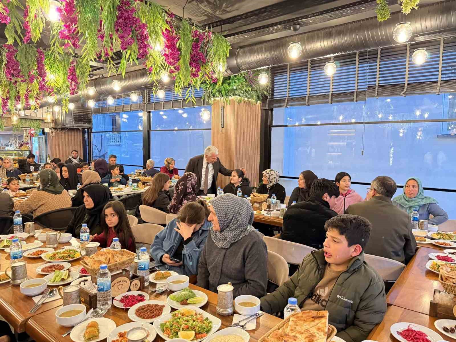 Çermik’te Dünya Yetimler Günü kapsamında iftar etkinliği düzenlendi