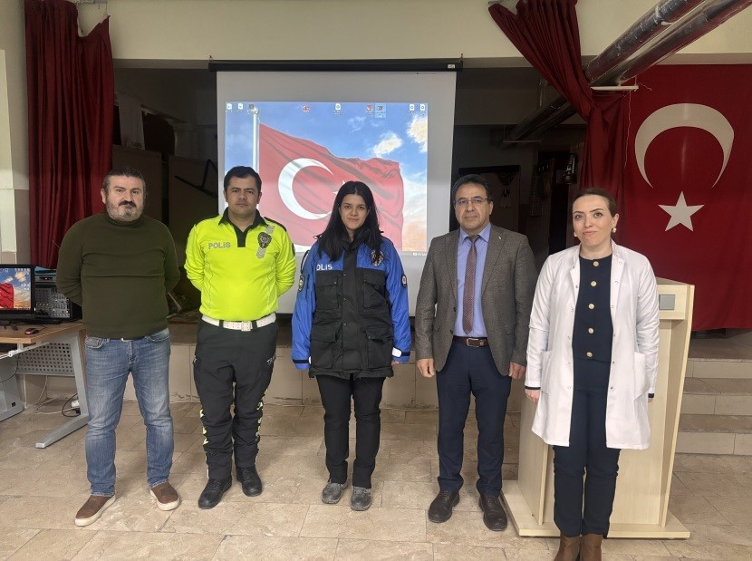 605 &ouml;ğrenciye g&uuml;venli teknoloji kullanımı eğitimi
