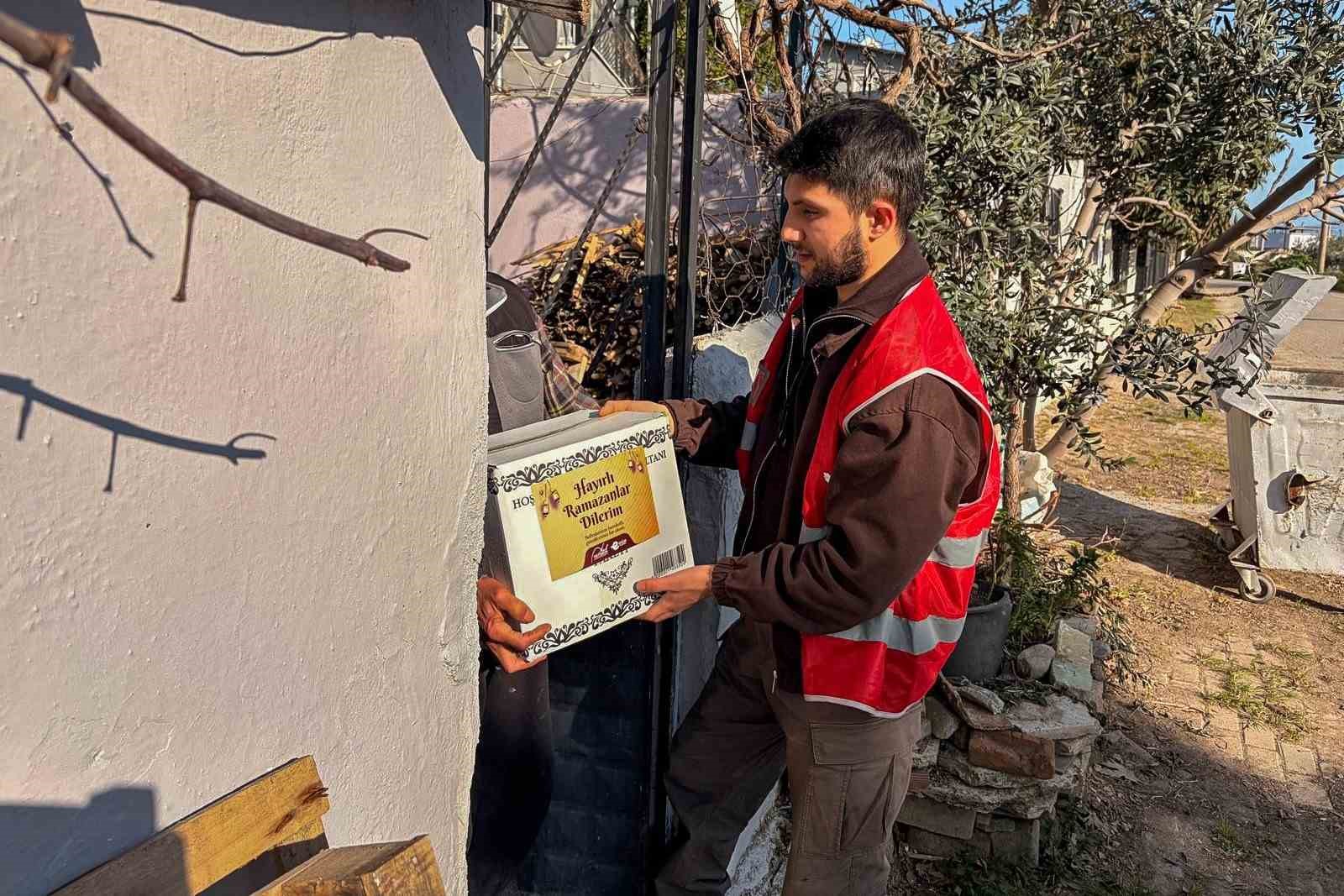 Kardeş Eli projesi kapsamında 2 bin gıda kolisi dağıtıldı
