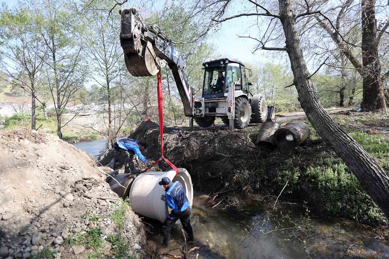 Muğla Büyükşehir tarafından Köyceğiz’de selden zarar gören üreticiler destekleniyor