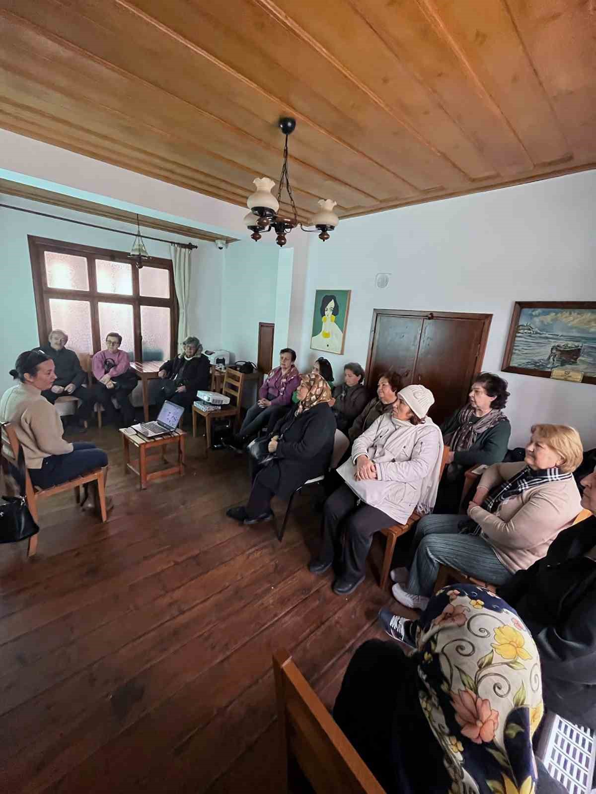 Muğla B&uuml;y&uuml;kşehir 100 Yaş Evlerinde y&uuml;zler g&uuml;l&uuml;yor
