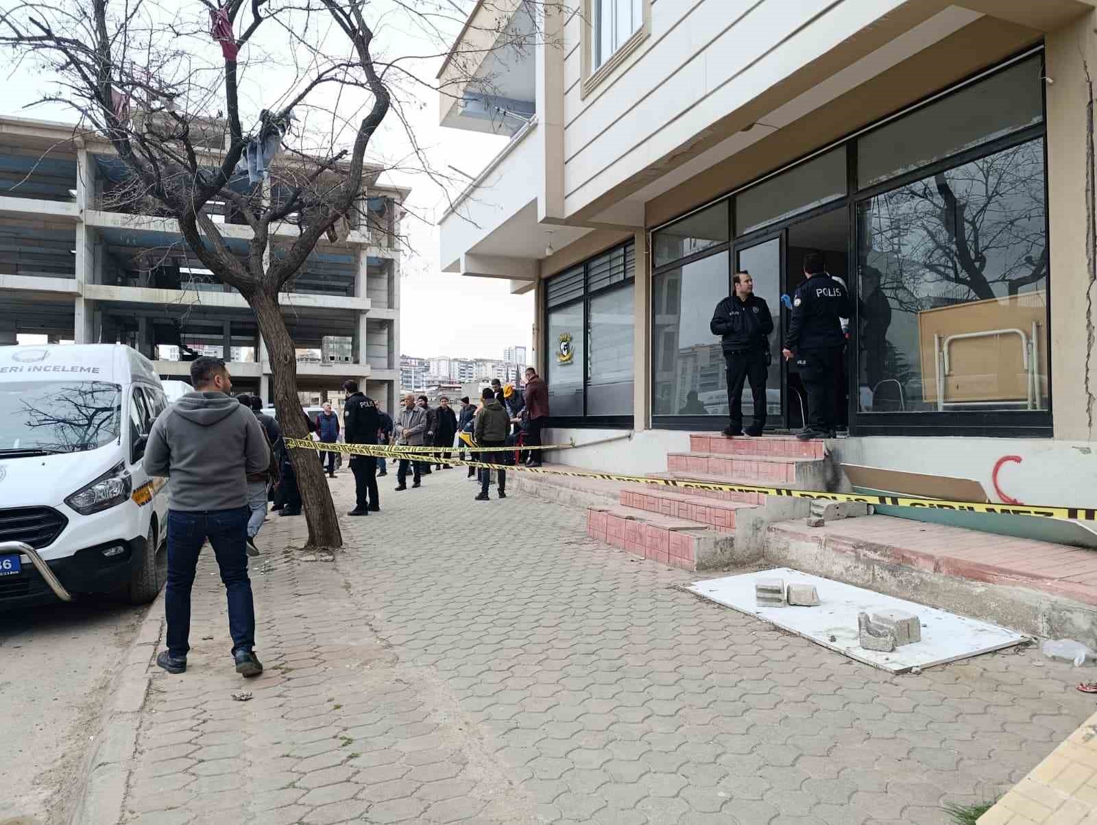 Kahramanmaraş&rsquo;ta 1 kişi iş yerinde silahla vurulmuş halde bulundu
