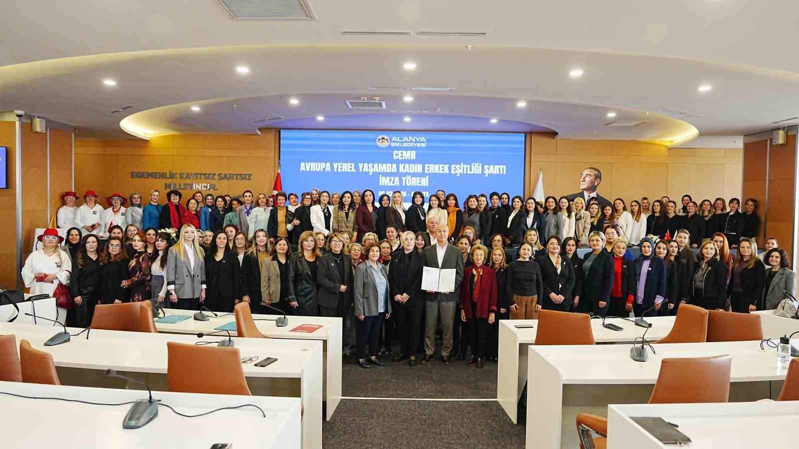 Başkan &Ouml;z&ccedil;elik, CEMR Avrupa Yerel Yaşamda Kadın-Erkek Eşitliği Şartı&rsquo;nı imzaladı
