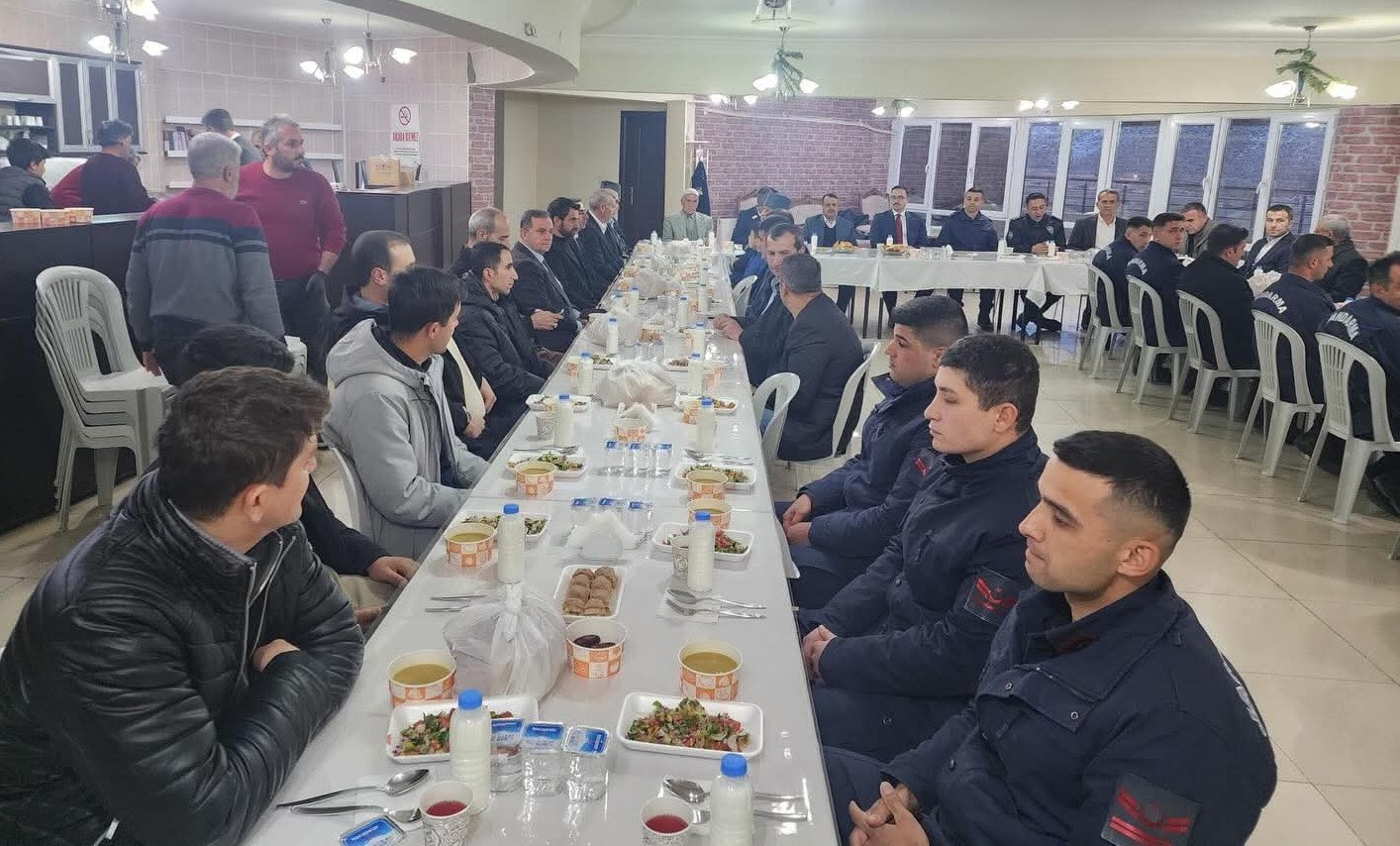 Sincik&rsquo;te şehit aileleri ve gaziler onuruna iftar programı d&uuml;zenlendi
