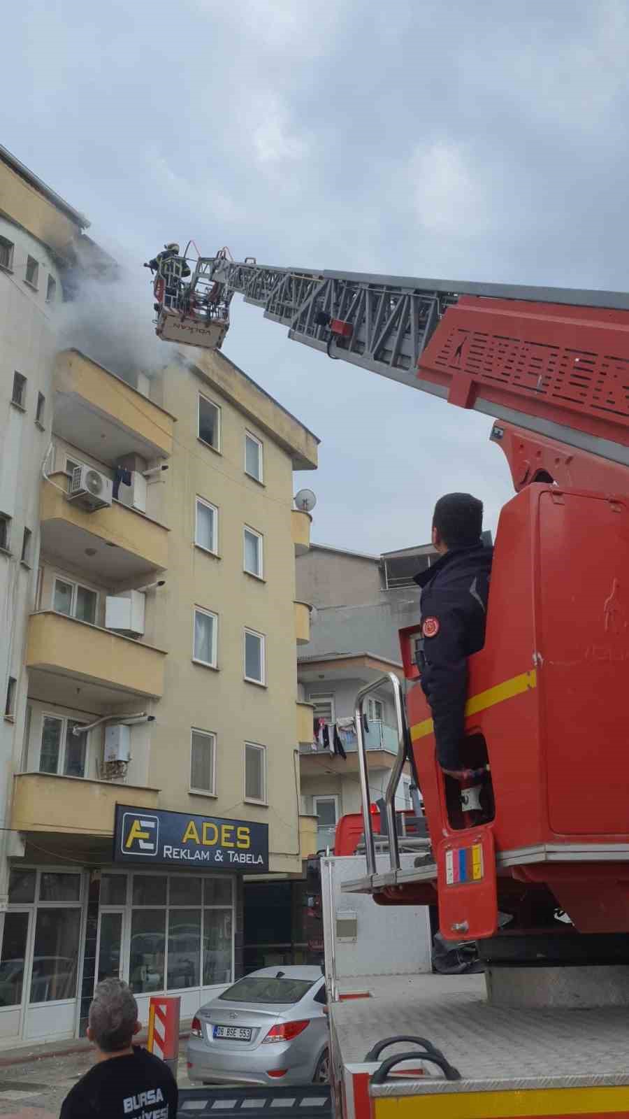 Bursa&rsquo;da yemek yapılırken &ccedil;ıkan yangın paniğe neden oldu
