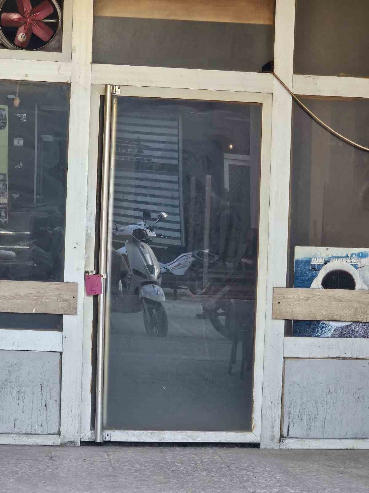 Gelibolu&rsquo;da kumar oynatan işletmeye m&uuml;h&uuml;r, 8 kişiye ise 552 bin lira ceza
