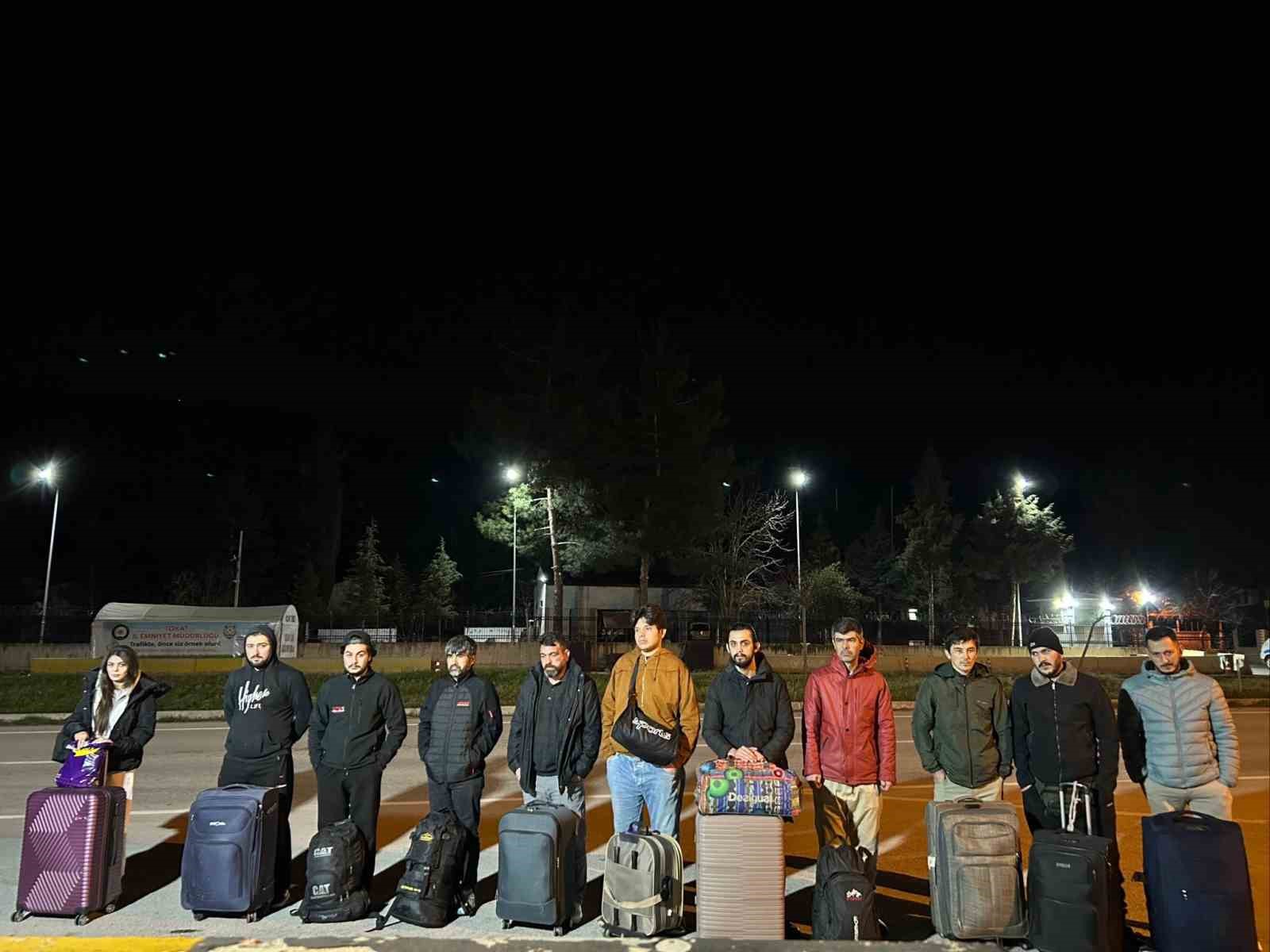 Durdurulan otobüste 11 kaçak göçmen yakalandı