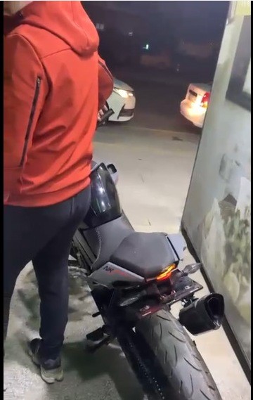 Trafikte şov pahalıya patladı: Motosikleti 60 g&uuml;n men edildi, 172 bin TL ceza kesildi
